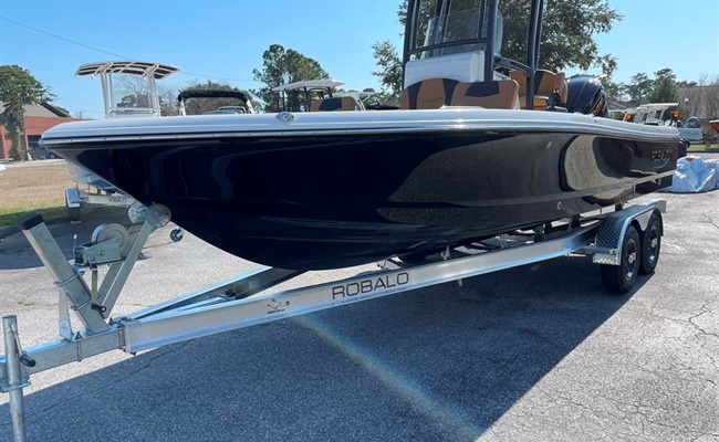 2025 Robalo 226 Cayman Deepwater Black